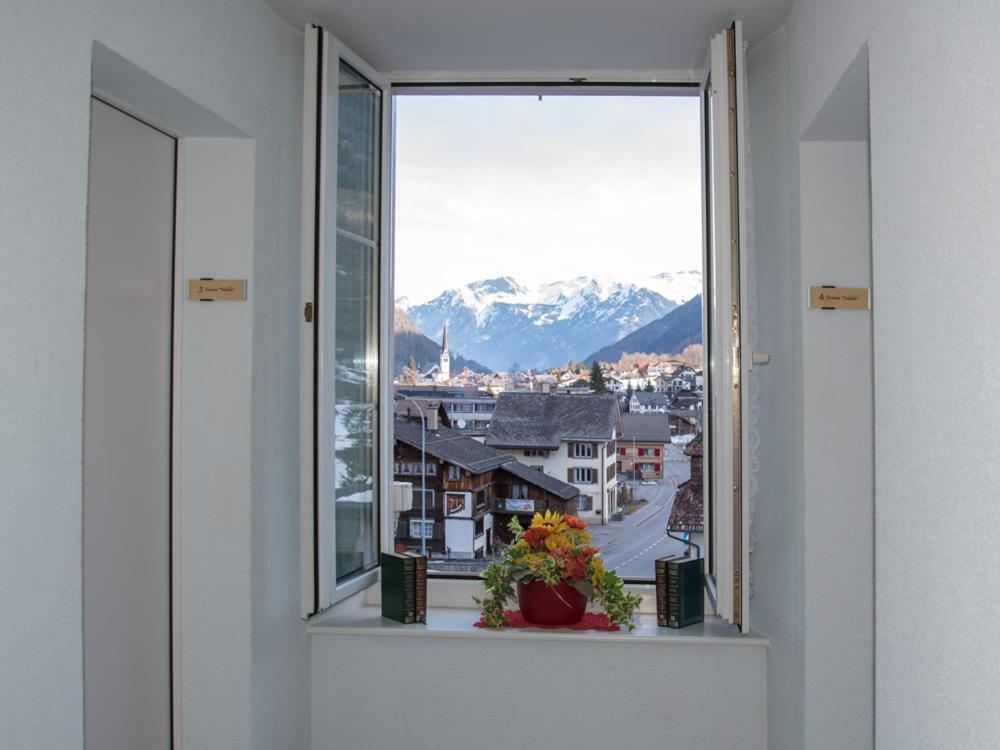 Hotel Restaurant Raben Linthal Bagian luar foto