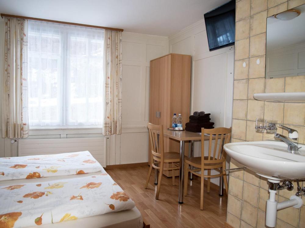 Hotel Restaurant Raben Linthal Bagian luar foto
