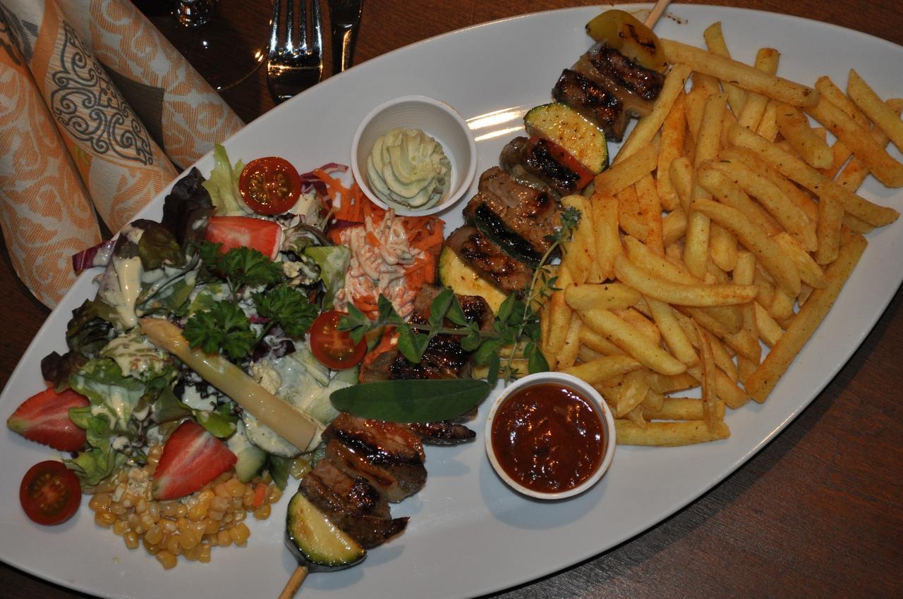 Hotel Restaurant Raben Linthal Bagian luar foto