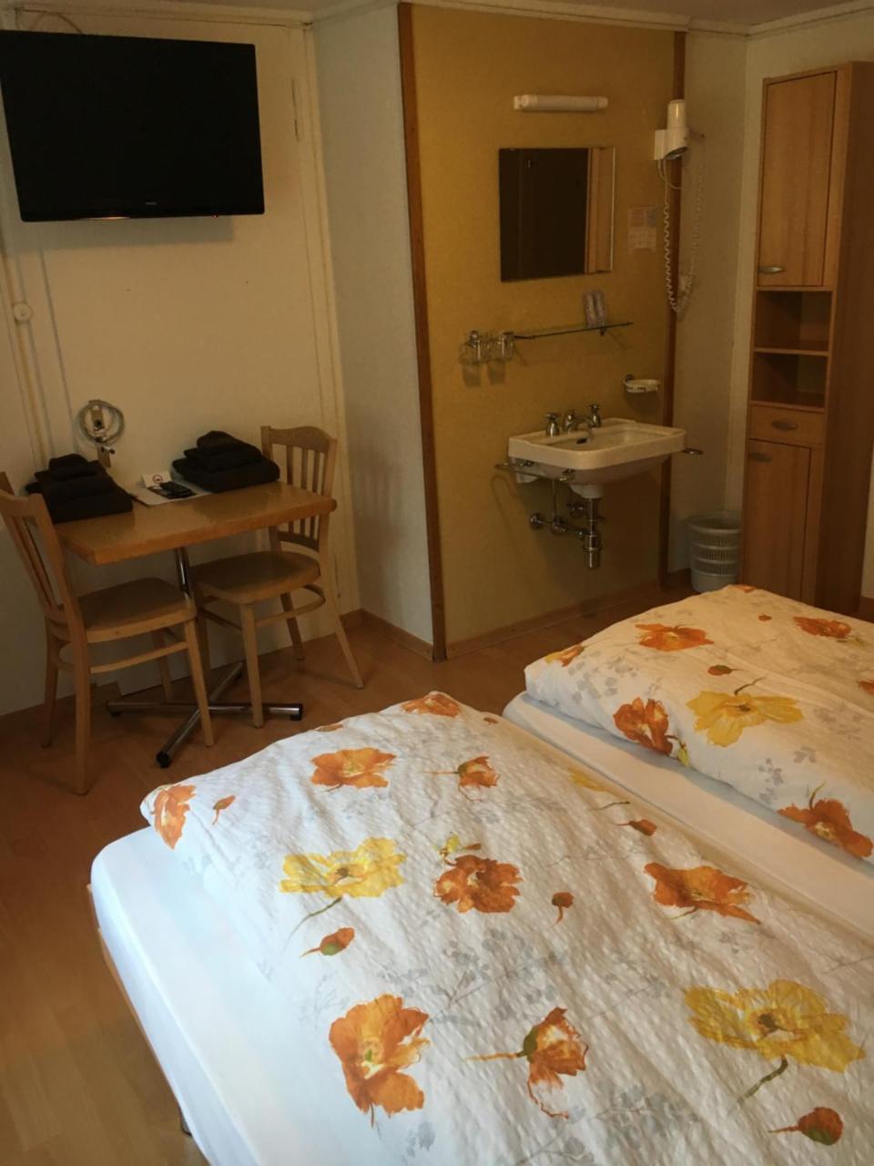 Hotel Restaurant Raben Linthal Bagian luar foto